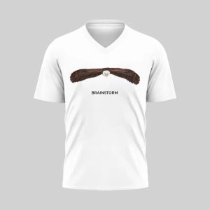 White t-shirt with a graphic of old-fashioned pistols and the word 'QUANTUM'.